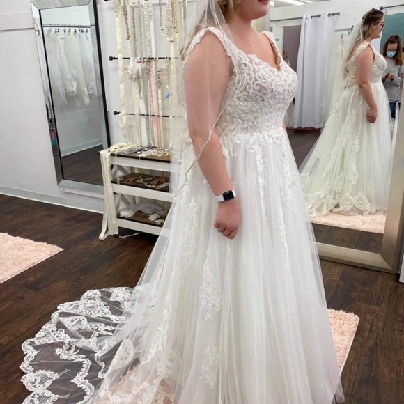 Wedding Dress - Picture 5 of 7